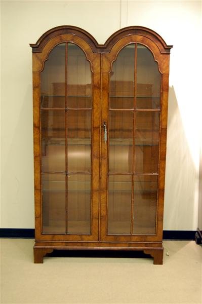 19TH CENTURY ENGLISH CHIPPENDALE BURLED WALNUT DOUB
