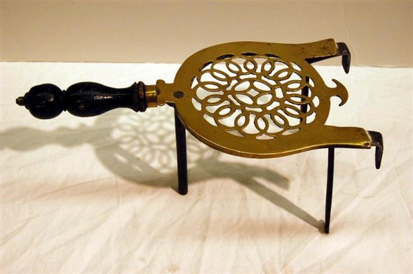 19TH CENTURY ENGLISH BRASS & IRON FIRE PLACE TRIVE - 2