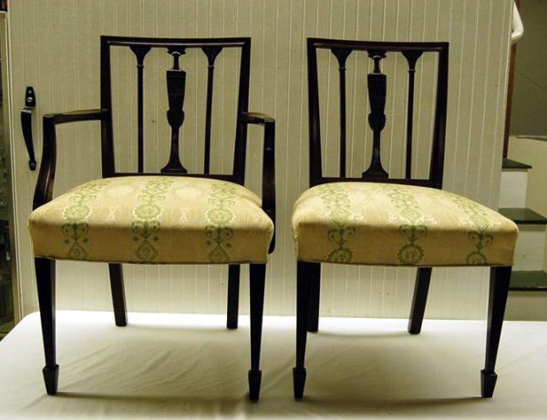 SIX MAHOGANY HEPPLEWHITE STYLE DINING CHAIRS W/ SP