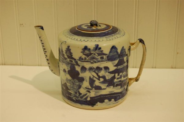 BLUE & WHITE CANTON TEAPOT W/ VILLAGE SCENE DECORA