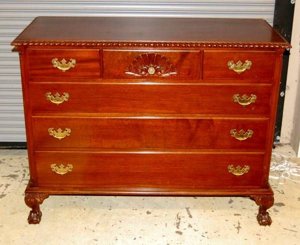 MAHOGANY CHIPPENDALE STYLE CHEST W/ BALL & CLAW FE