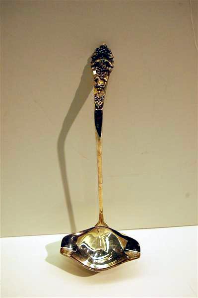 INTERNATIONAL SILVERPLATED PUNCH LADLE W/ VINTAGE - 2