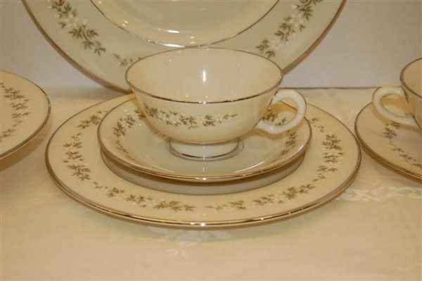 Set of Lenox China " Brookdale " pattern: Set of Lenox China " Brookdale " pattern - place setting for Nine (9)