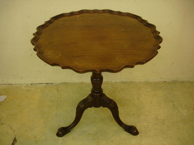 Mahogany Chippendale Style Tilt Top Table: Mahogany Chippendale Style Tilt Top Table w/ acanthus leaf carved legs - ball & claw feet - 27 1/2" T x 28" Dia.