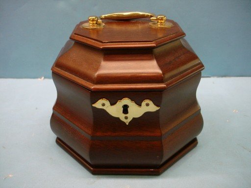 C W Kittinger Williamsburg Restoration Humidor: C W Kittinger Williamsburg Restoration Humidor - 5" x 6 "