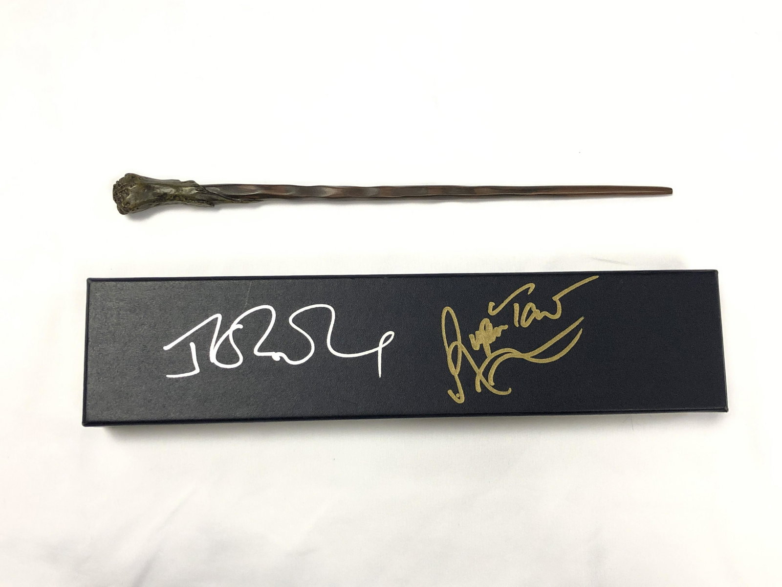 Harry Potter Wand Signed Rupert Grint JK Rowling: Our company has been collectibles business since 2008. All items are unique and valuable for all the collectors. Our company is all online based and will be shipping from our warehouses or different c
