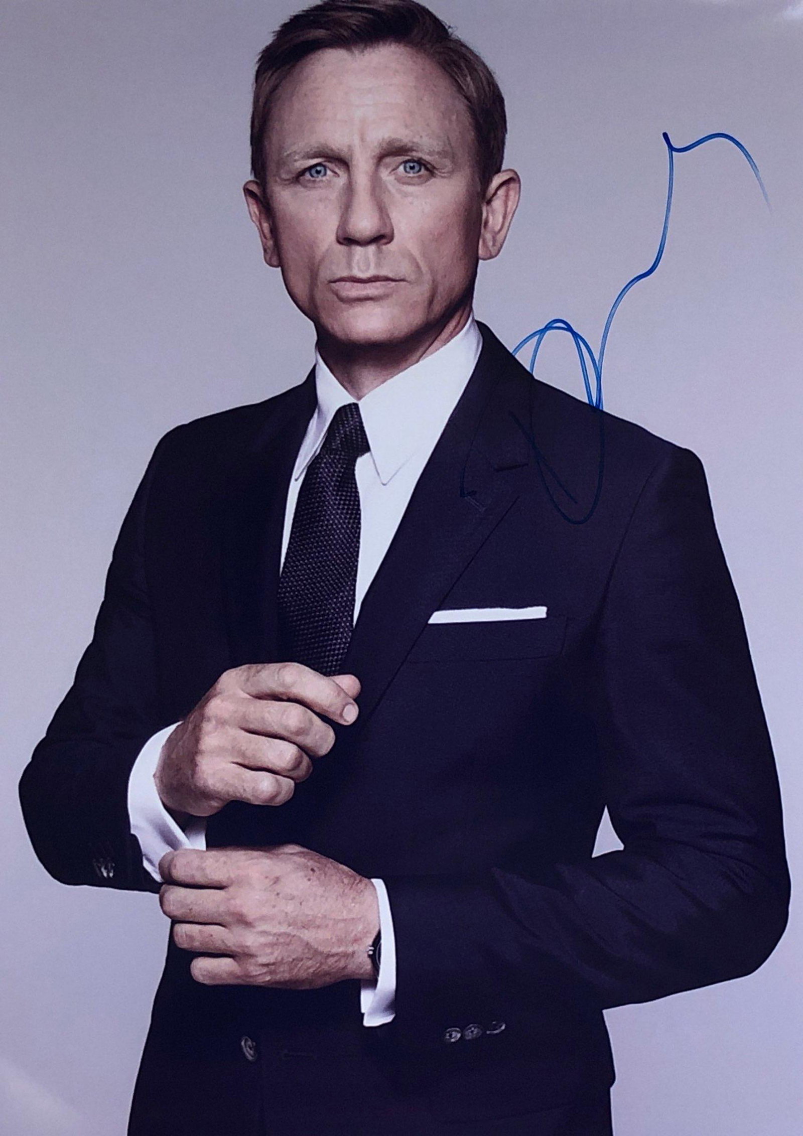 Signed James Bond 007 Daniel Craig Photo: Our company has been collectibles business since 2008. All items are unique and valuable for all the collectors. Our company is all online based and will be shipping from our warehouses or different c