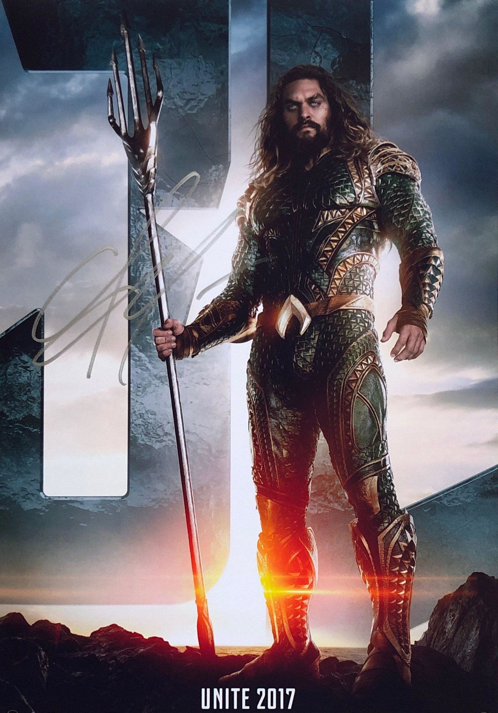 Justice League Jason Momoa SIGNED Autographed Photo: Autographed by: Jason Momoa Size: 8" x 10" Our company has been collectibles business since 2008. All items are unique and valuable for all the collectors. Our company is all online based and will be 