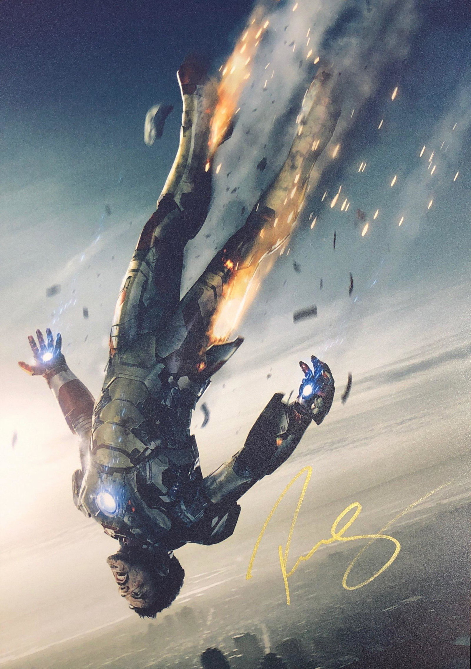 Iron Man 3 Robert Downey Jr. Autograph Signed Photo: Autographed by: Robert Downey Jr. Size: 8" x 10" Our company has been collectibles business since 2008. All items are unique and valuable for all the collectors. Our company is all online based and wi