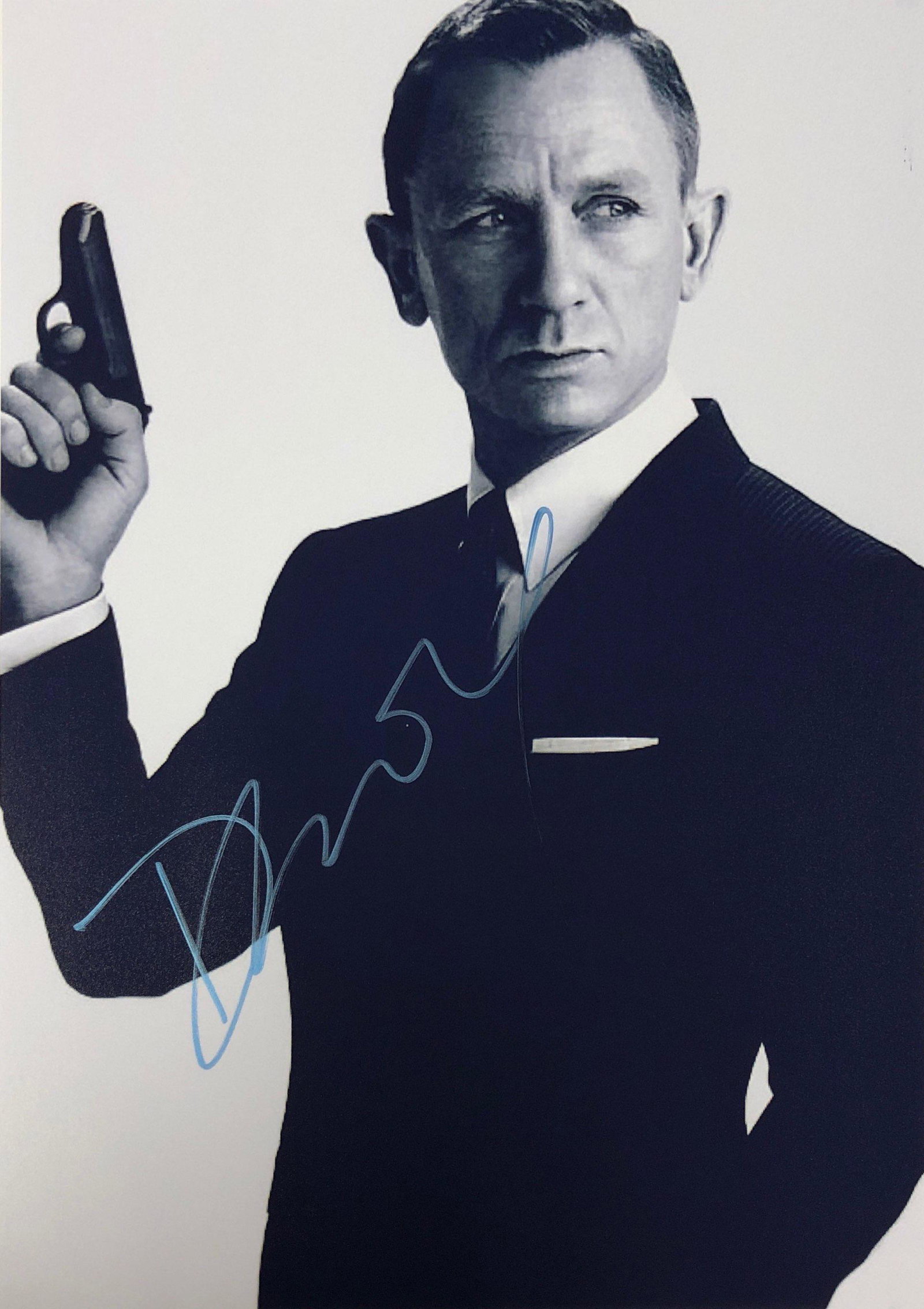 James Bond 007 Daniel Craig Autographed Photo: Autographed by: Daniel Craig Size: 8" x 10" Our company has been collectibles business since 2008. All items are unique and valuable for all the collectors. Our company is all online based and will be