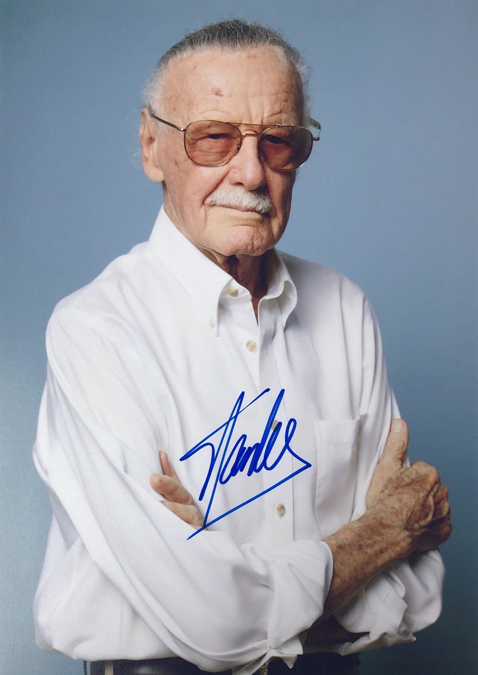 Stan Lee Autograph Signed Photo: Autographed by: Stan Lee Size: 8" x 10" Our company has been collectibles business since 2008. All items are unique and valuable for all the collectors. Our company is all online based and will be shi