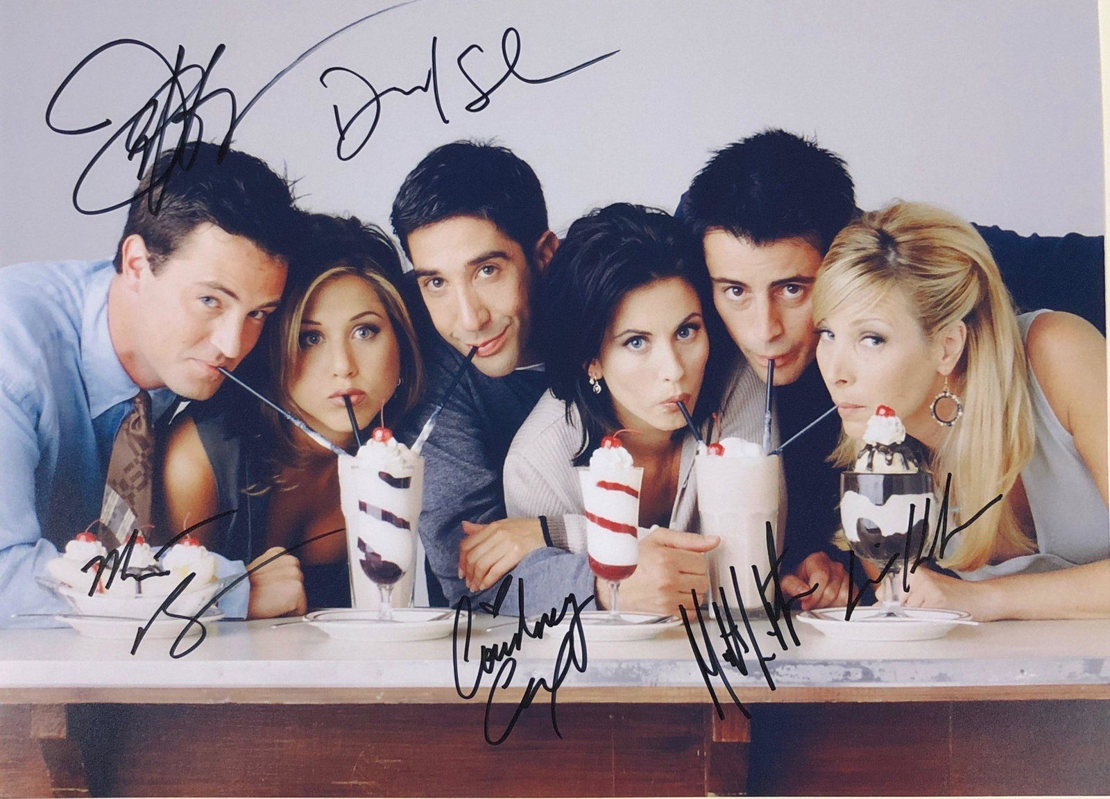 FRIENDS Jennifer Aniston Photo Autographed Signed: Autographed by: Jennifer Aniston, Courtney Cox, Lisa Kudrow, Matthew Perry, Matt LeBlanc and David Schwimmer Size : 8"x10" Our company has been collectibles business since 2008. All items are unique a