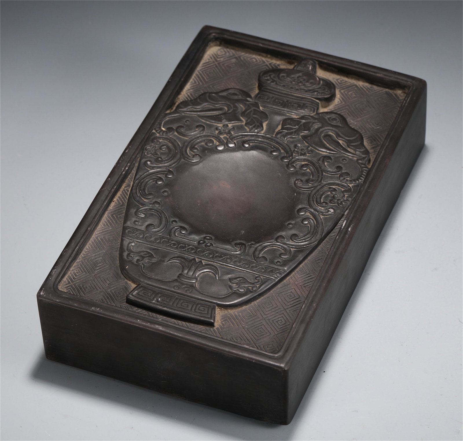 CHINESE CARVED RECTANGULAR INKSTONE: L. 24.7 cm. W. 15 cm. T. 5.5 cm. Weight 5710 gram.