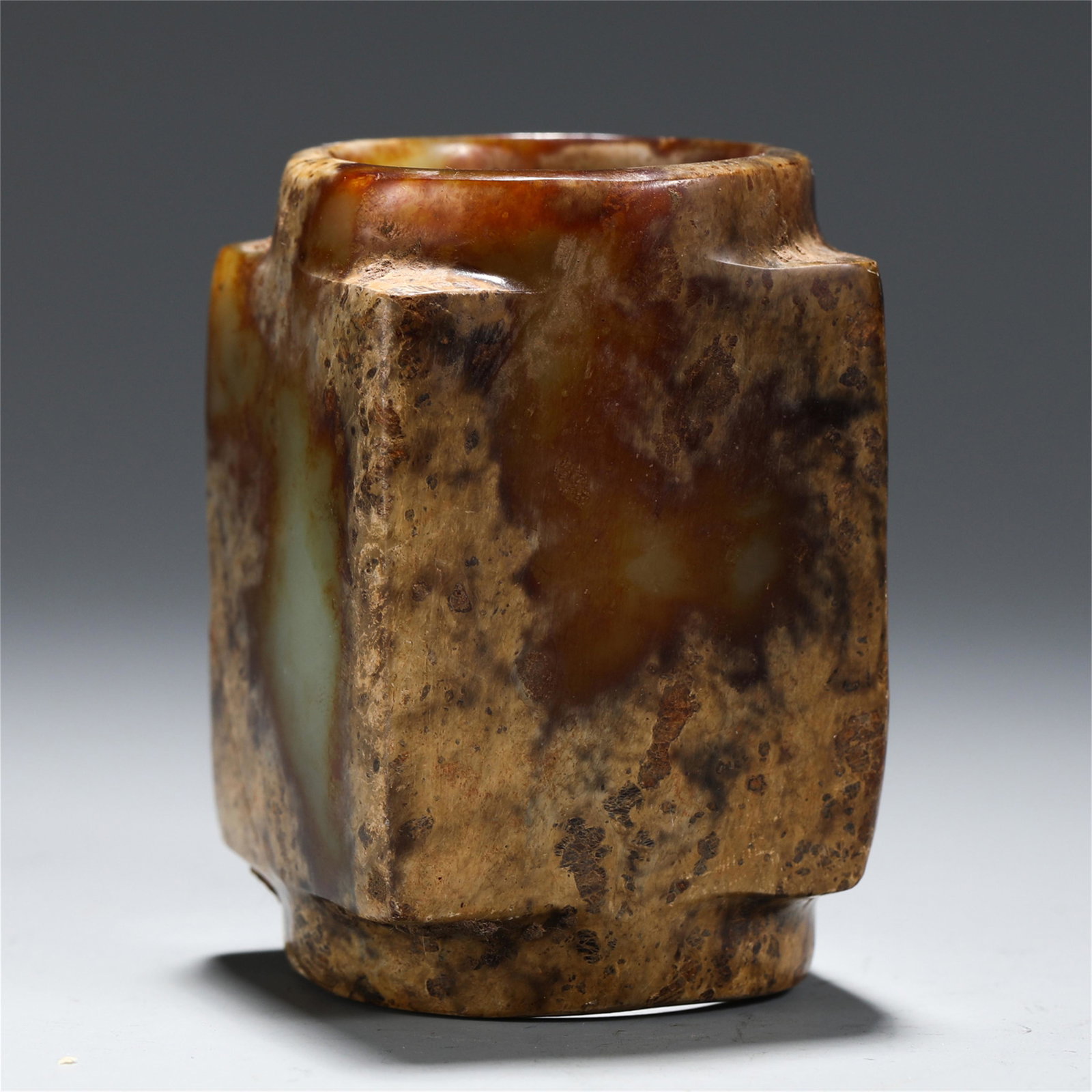 CHINESE ANCIENT JADE CARVED CONG SQUARE VASE: H. 6.6 cm. L. 4.3 cm. Weight 210 gram.