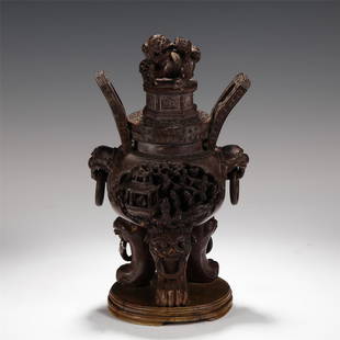 CHINESE SOAP STOUE CARVED TRIPLE FOOT DOUBLE LOOP: H. 31 cm. Diam. 17 cm. Weight 4930 gram.