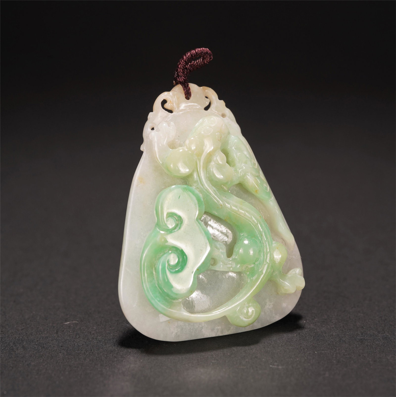 A CHINESE OLD JADEITE HANGED PENDANT CARVING BEAST: L. 5 cm. Weight 24 gram.