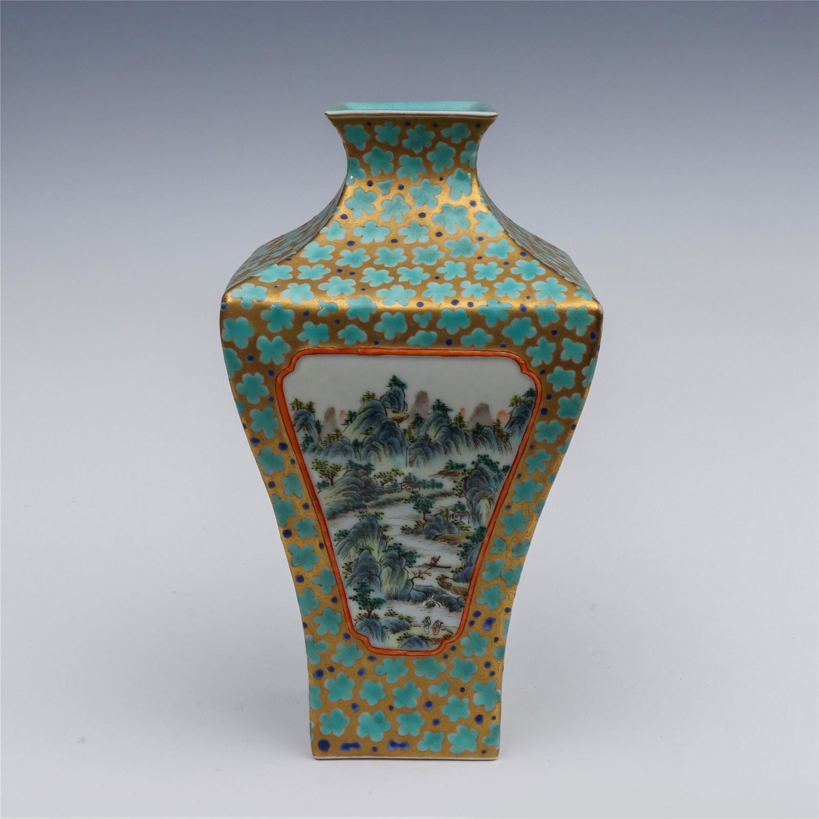 CHINESE FAMILLE ROSE PORCELAIN FLOWER PATTERN SQUARE: H. 24.3 cm. W. 11.9 cm.