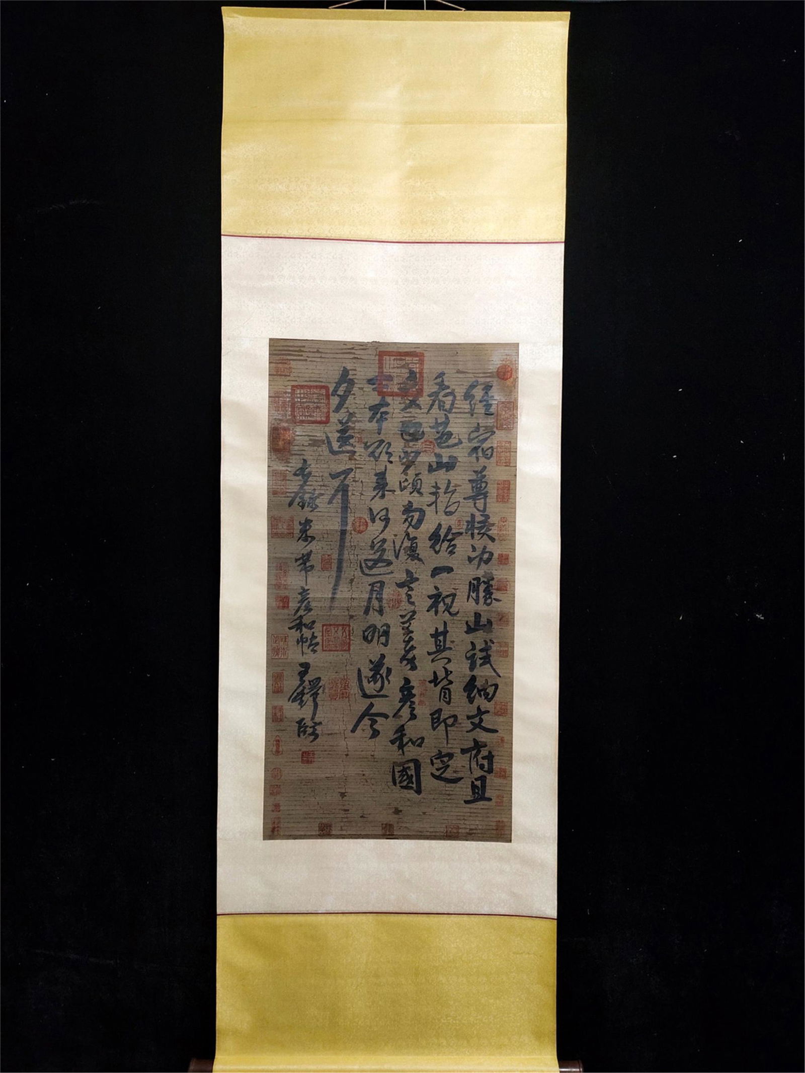 A Chinese Scroll Calligraphy: Lg.116cm,Wd.44cm,