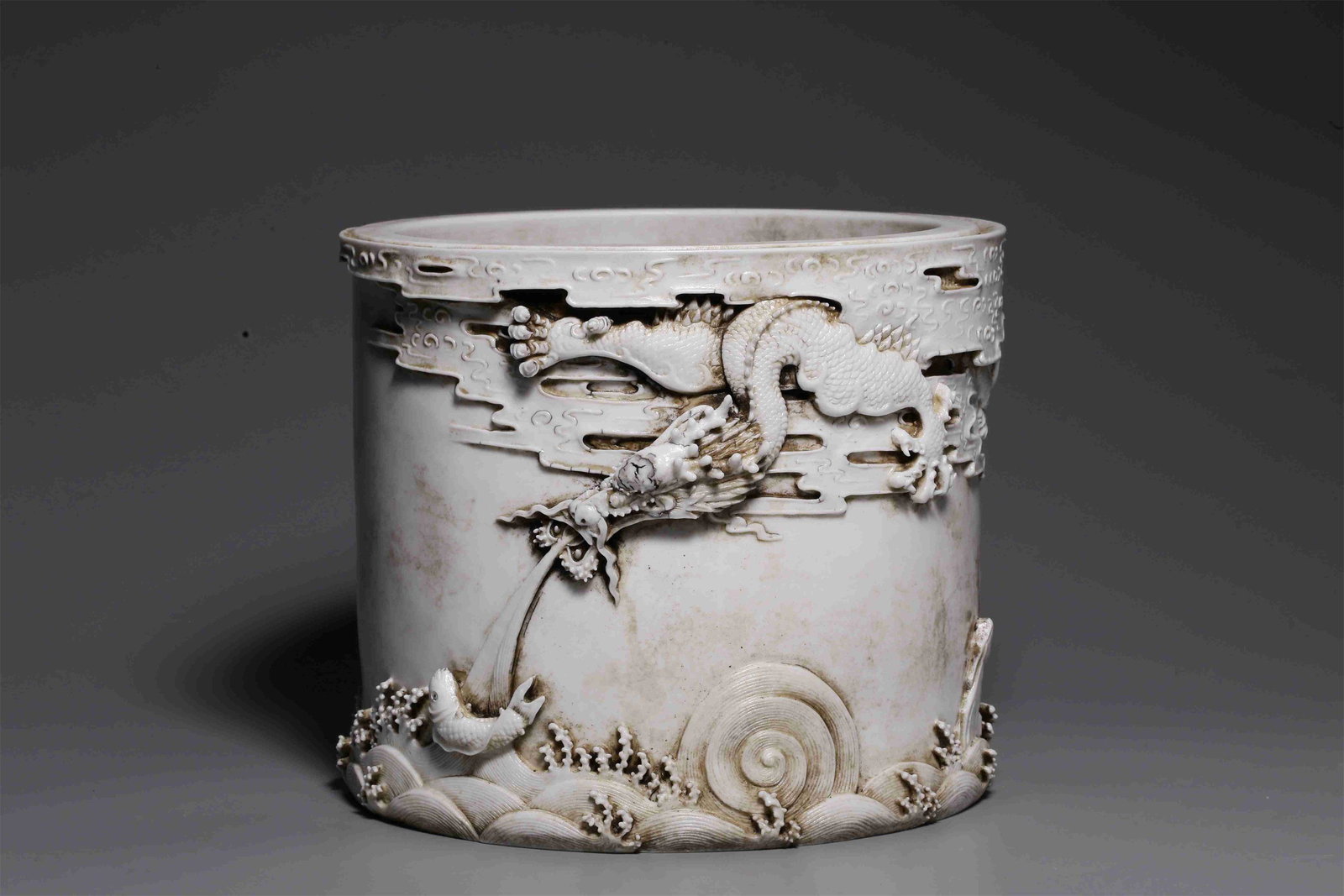 A Chinese Porcelain Brush Pot: Ht. 20cm,