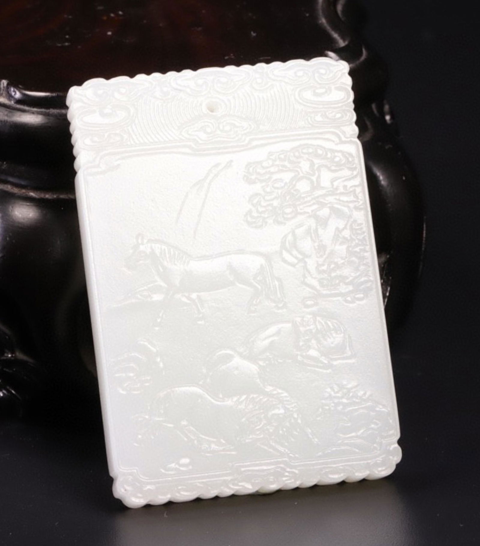 A Chinese Carved Jade Pendant (1 of 9)