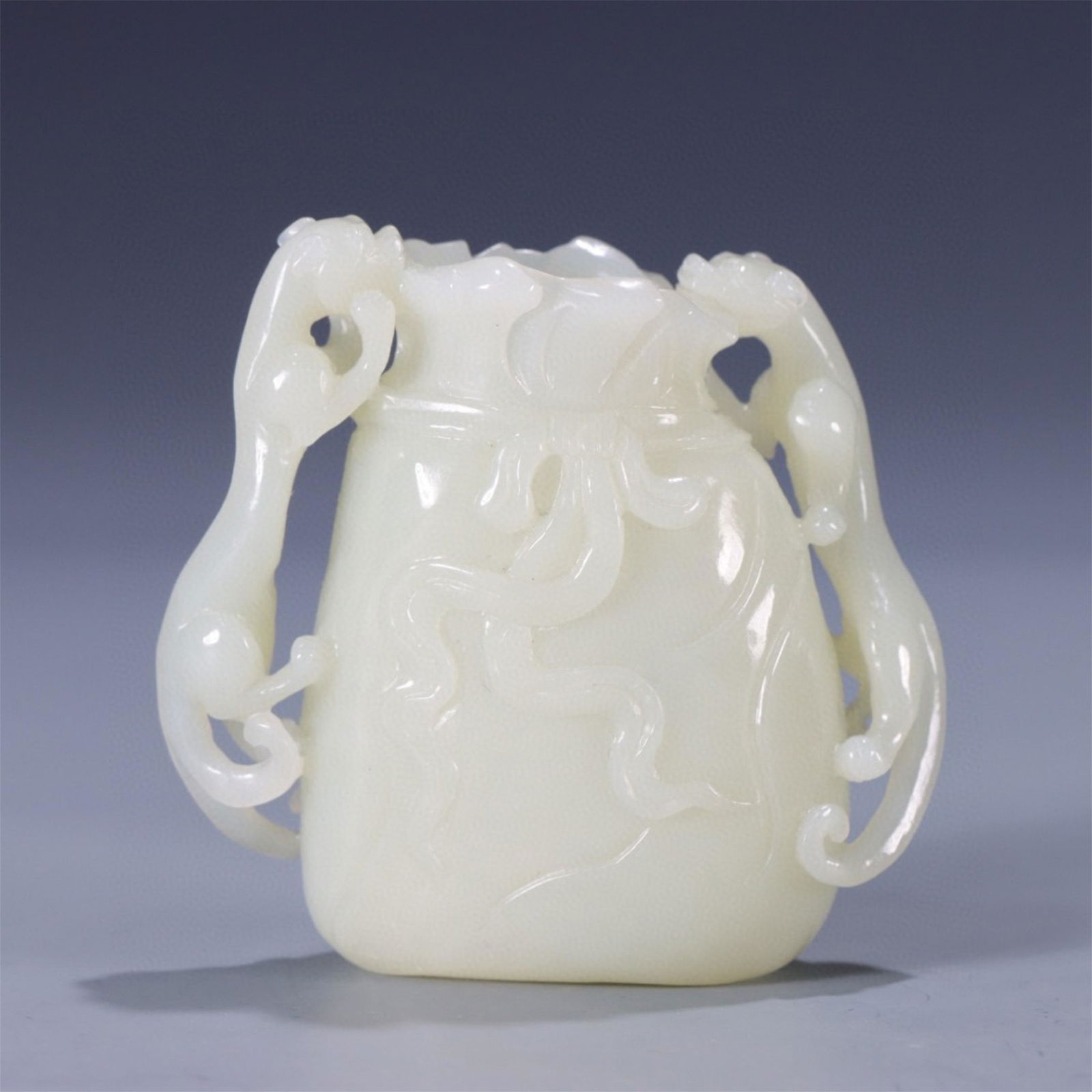A Chinese Carved Jade Pendant (1 of 9)