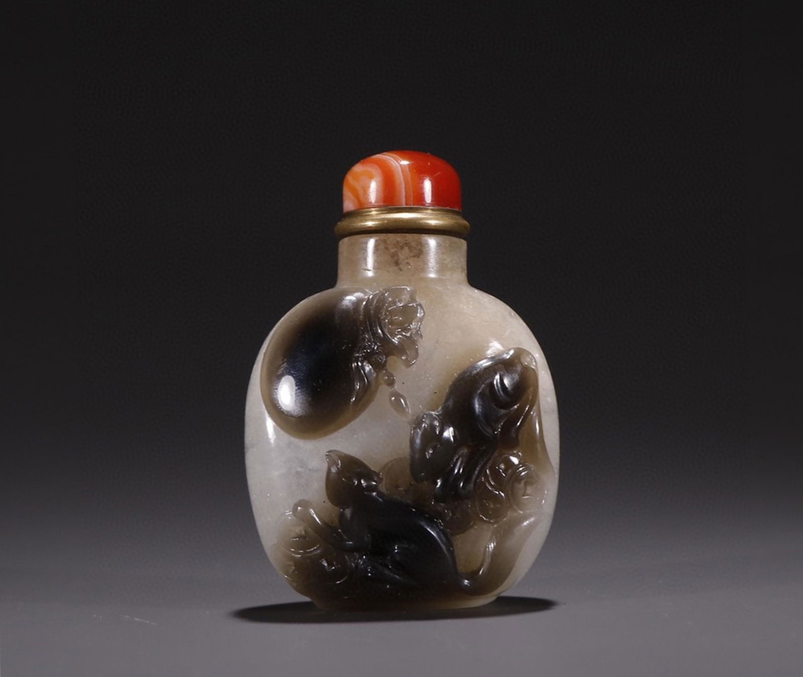 A Chinese Carved Agate Snuff Bottle (1 of 9)