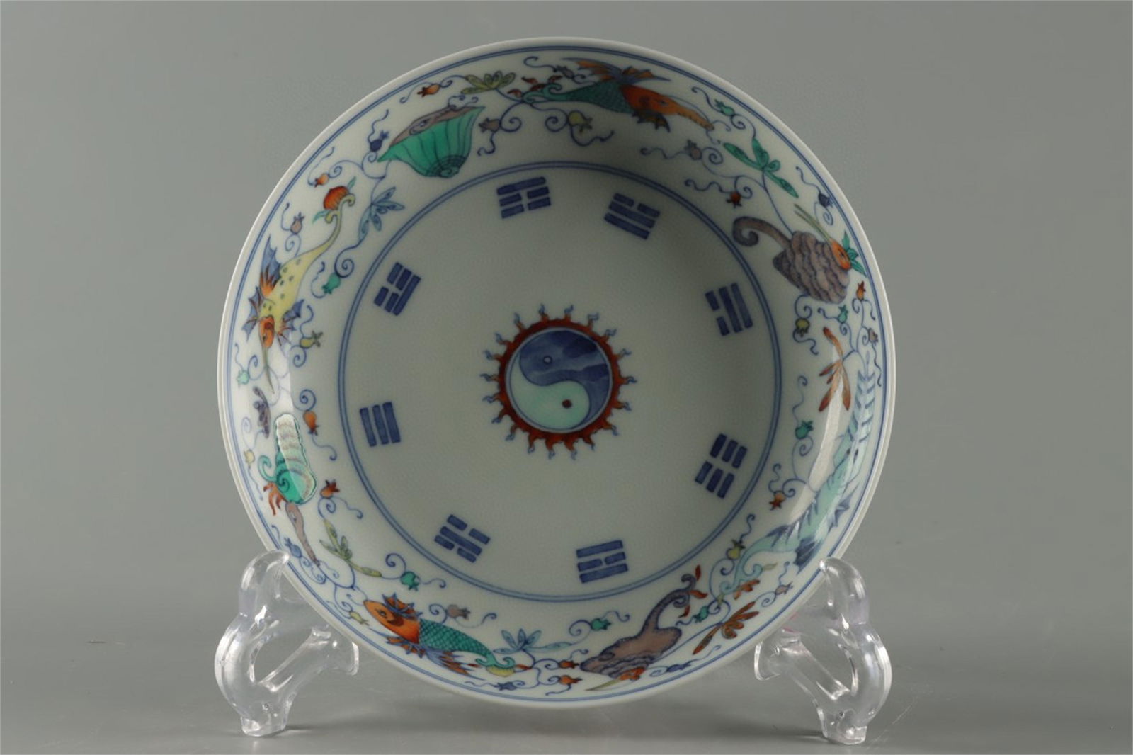 A Chinese Dou-Cai Glazed Porcelain Plate (1 of 9)