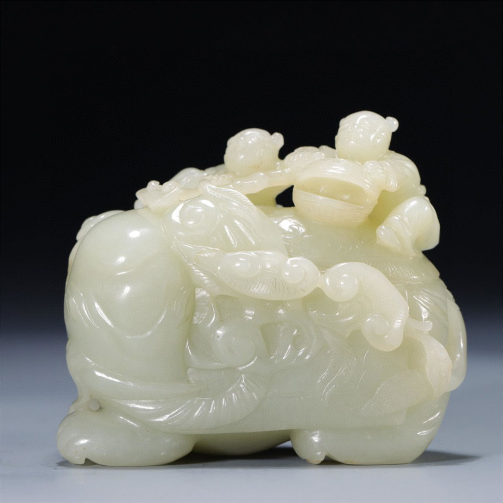 A Chinese Carved Jade Decoration (1 of 9)
