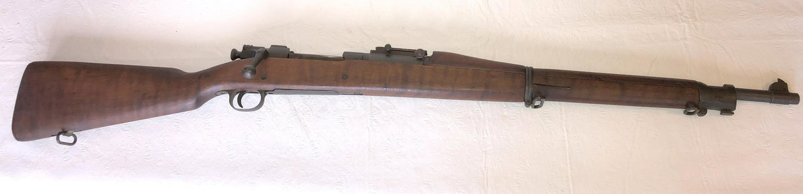 1918 U.S. Springfield Armory Rifle Model 1903: Nice tiger wood grain for stock, serial no 806726