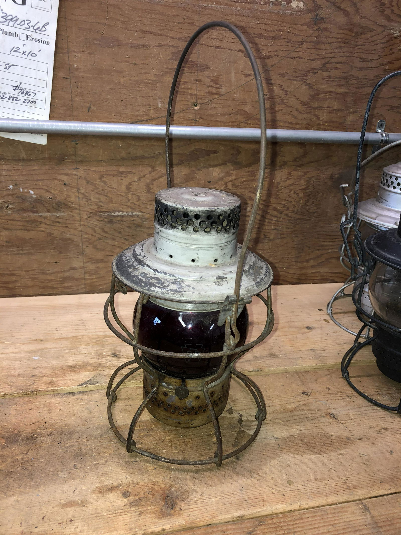 Pennsylvania RR Switchmen lantern: Handlan lantern with PRR on top & Red globe with logo