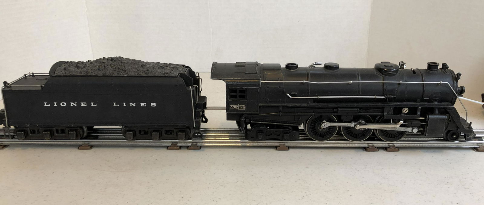 Lionel Steam Locomotive 226E Whistling Tender 2226WX: Pre WW2 1938-41 -O- scale