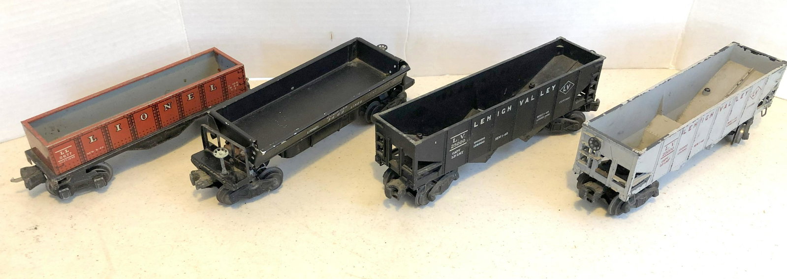 Lionel 4 cars: O Gauge tin litho 2677, 3 Cast metal; 3469 Auto Dump, 2- 6456 hoppers