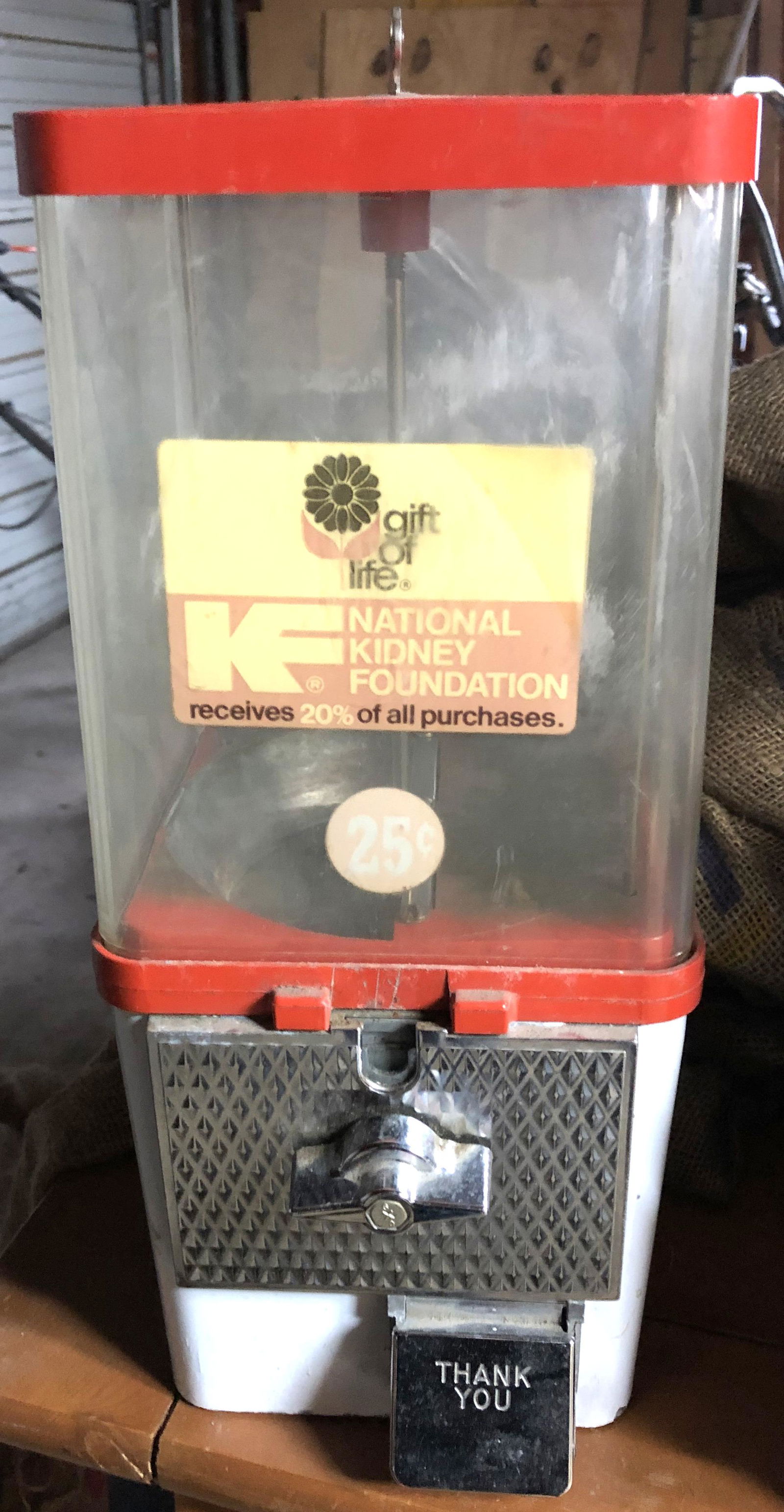 25 cent gumball machine: has key, metal base with plexi