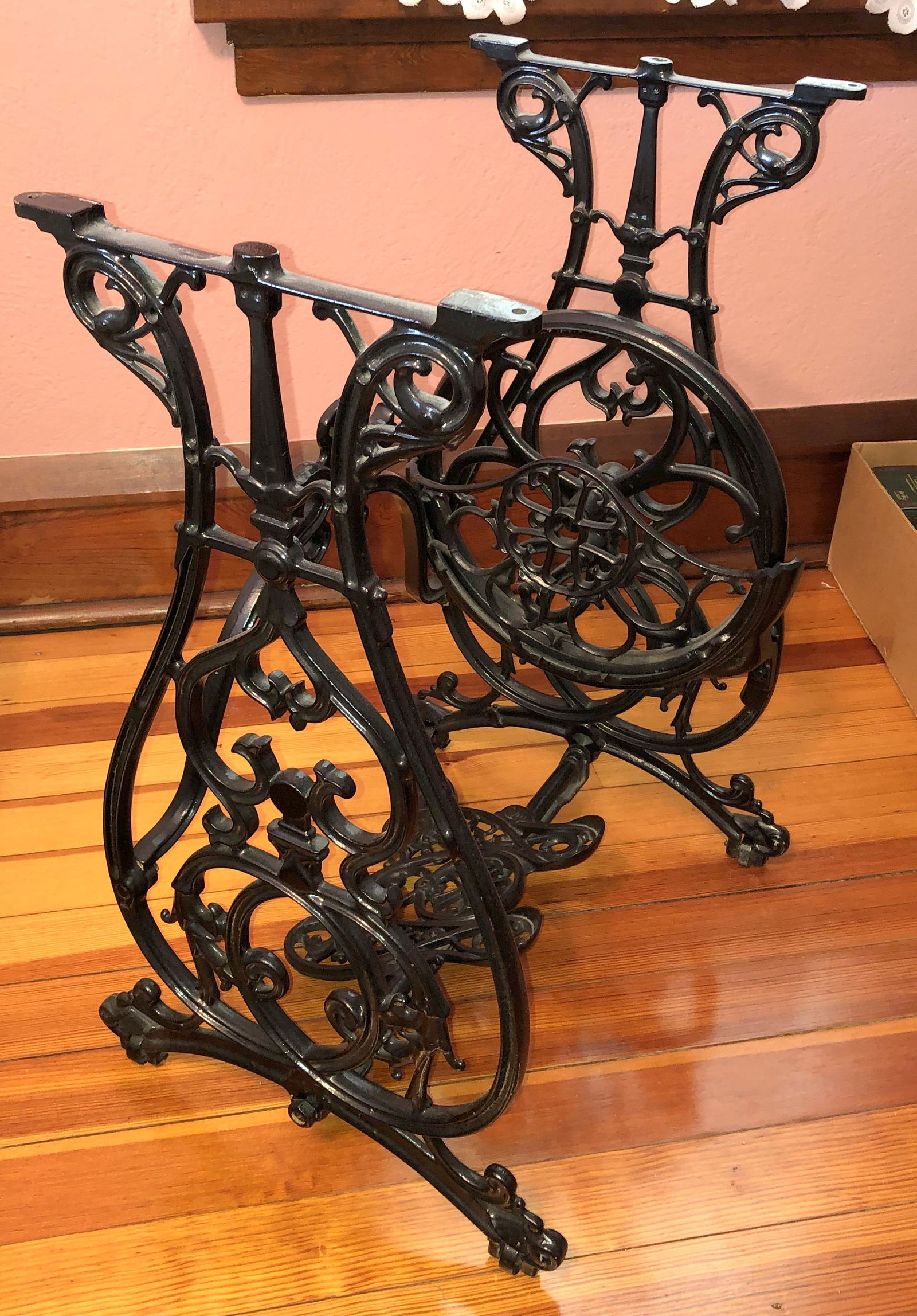 Vintage cast iron sewing machine base May 05, 2020 Major Wisconsin