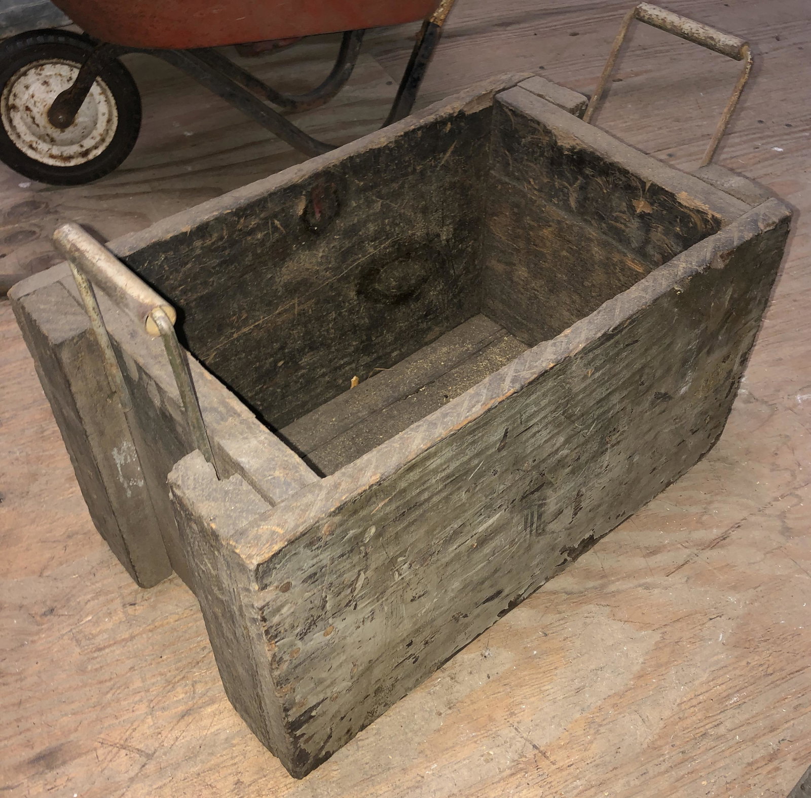Heavy duty bail handle wood case: Metal bail handles