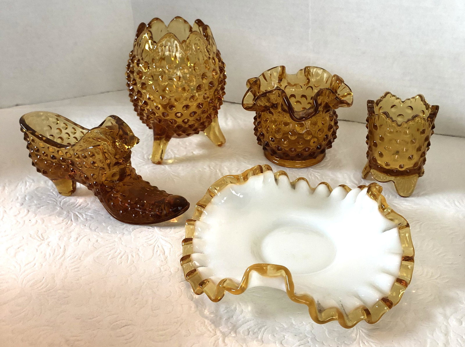 Fenton Hobnail: 4 pieces of hobnail & 1 cased glass, Not sure what color to call this