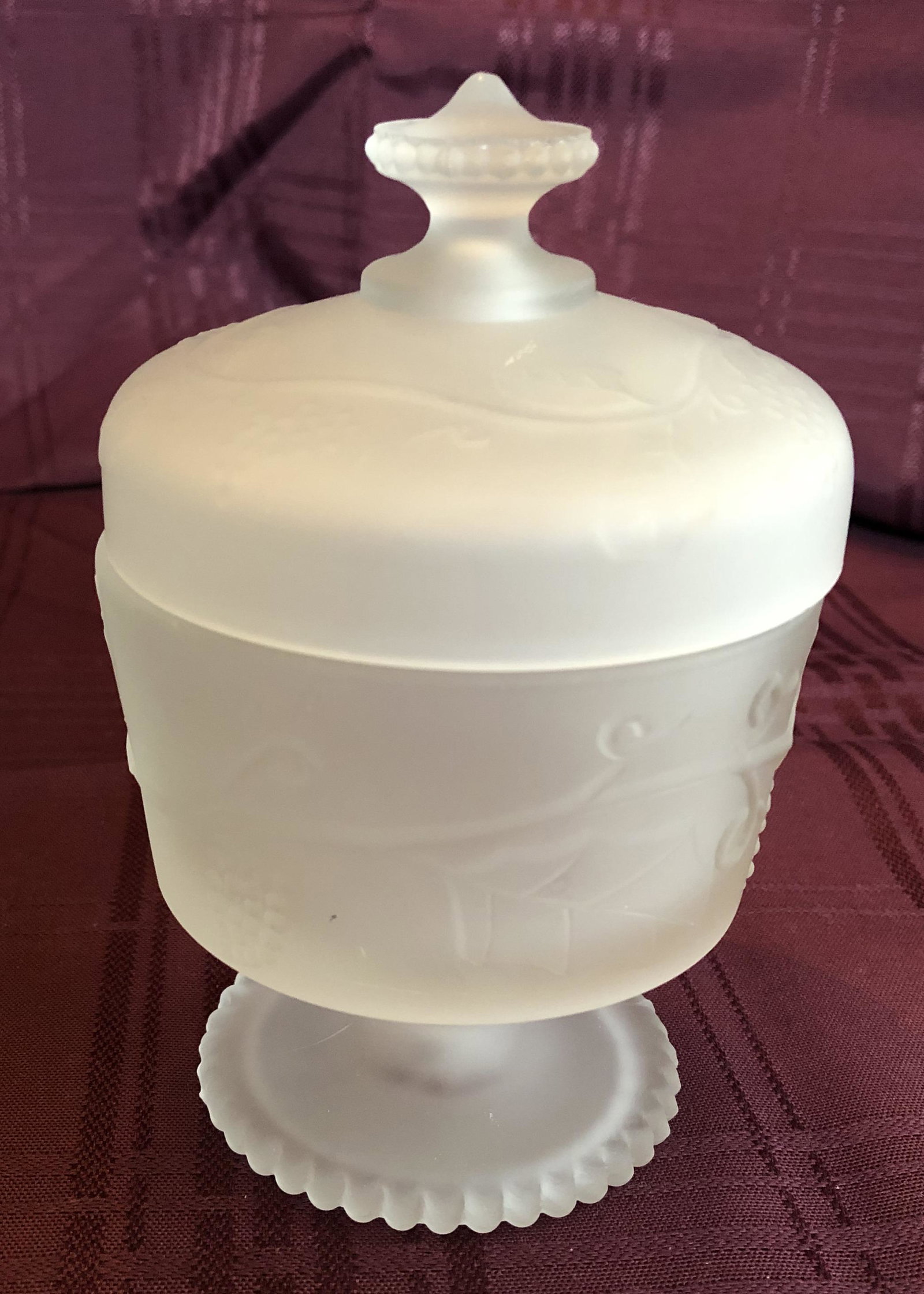 Fenton Frosted Storage Jar: Aprox 5" tall