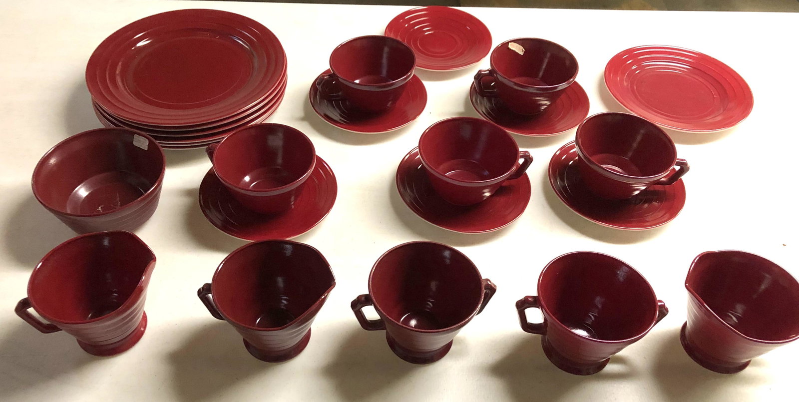 Red Hazel Atlas Glass Co. Moderntone Platonite: 24 Pieces
