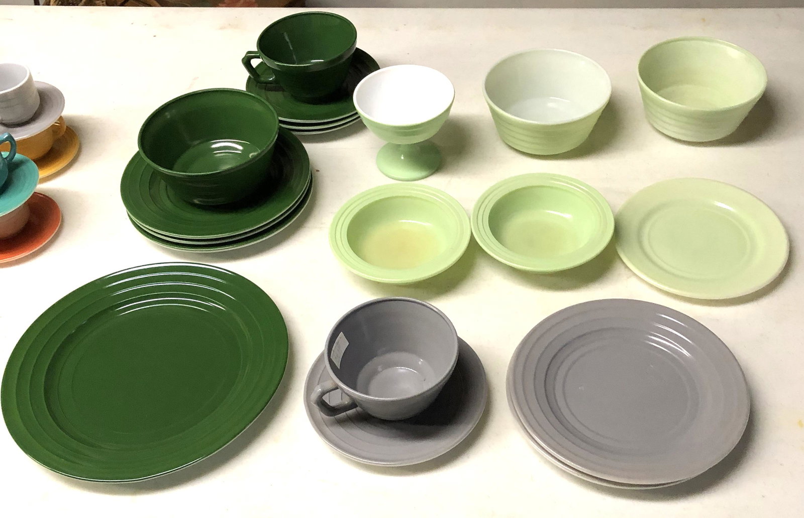 Hazel Atlas Glass Co. Moderntone Platonite: 19 pieces greens & grey