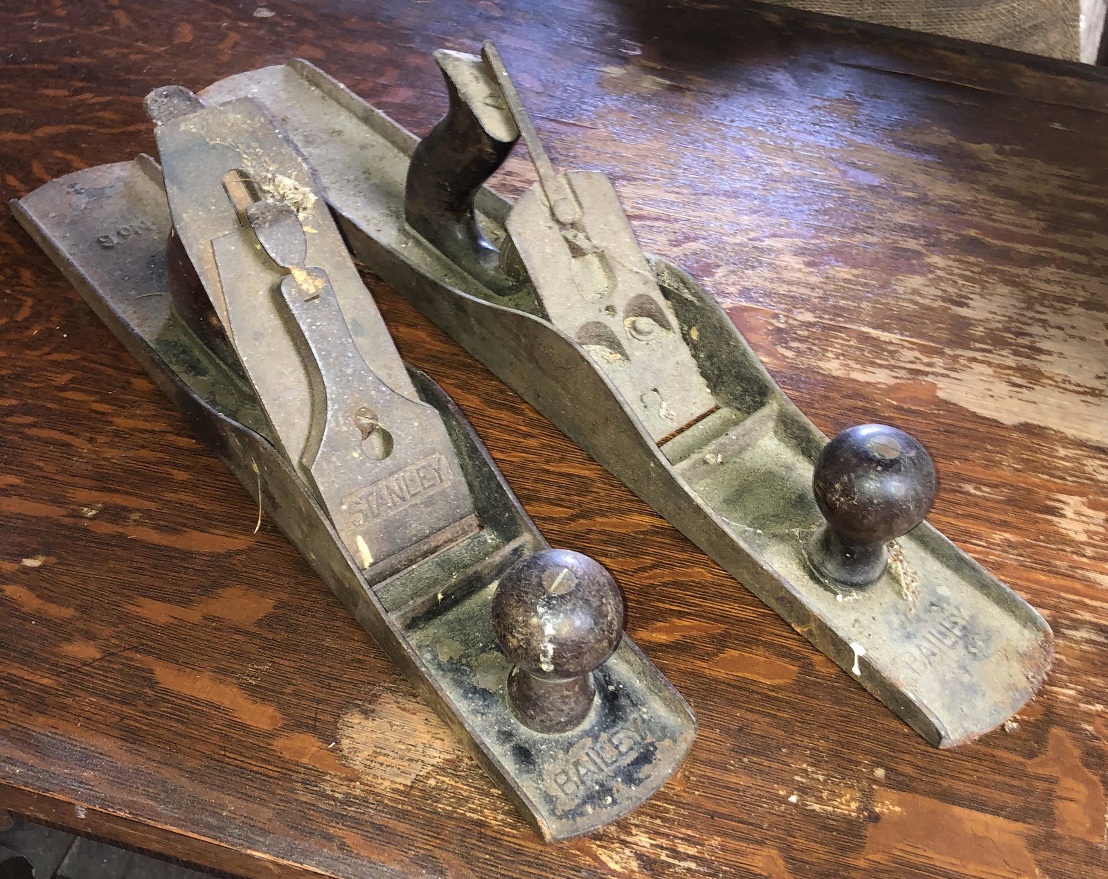 2 Vintage wood planers: 1 missing blade