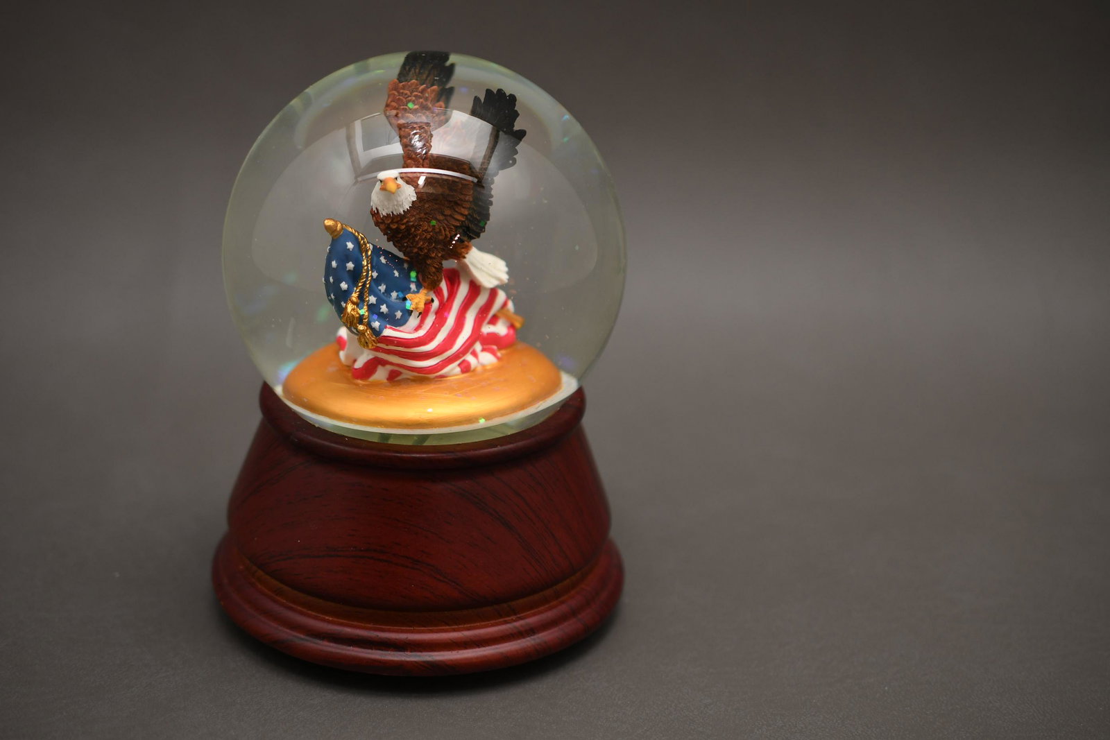 Eagle Music Box snow Globe: The San Francisco Music Box Company plays America the Beautiful measures 4" diameter x 6" tall approximate 2lbs