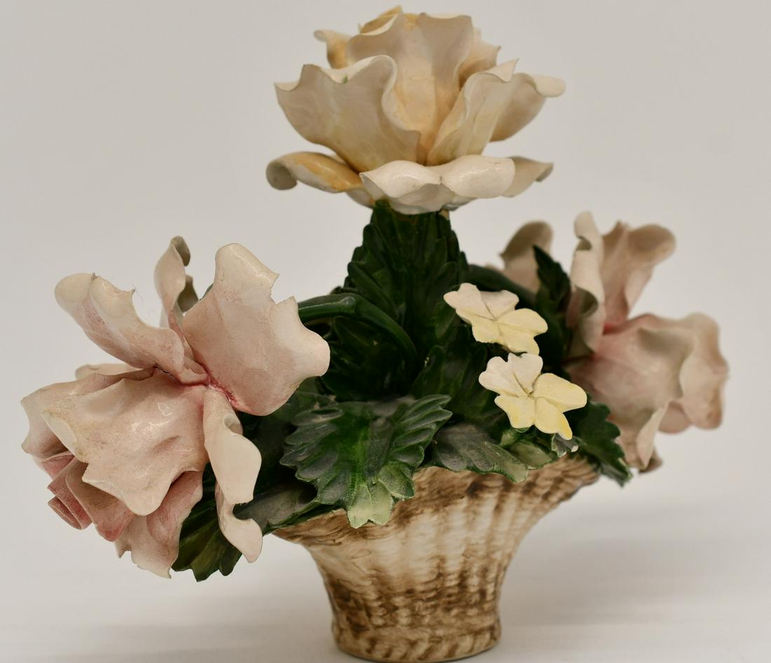 Majolica "Capodimonte"? Flower arrangement: About 11" wide x 9" tall x 7" weighs 3 lbs