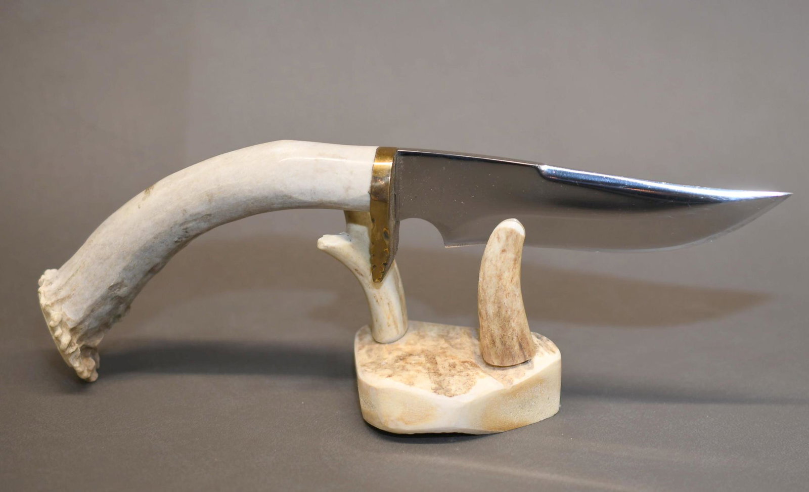 Antler Handle Custom Knife w/ leather sheath: Includes stand, blade measures 4-3/4" total knife length 9-7/8", approximate total weight 14oz