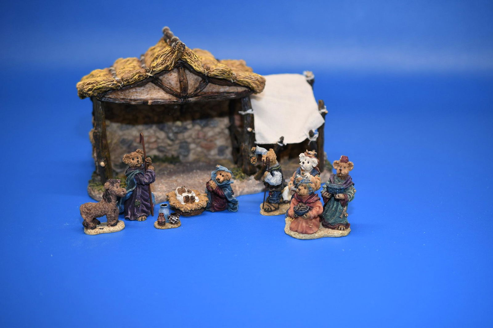 Boyd's Bears Nativity Set, Little Star of Bethlehem: Manger is 8-1/2" wide total weight is 2 lbs 6 oz