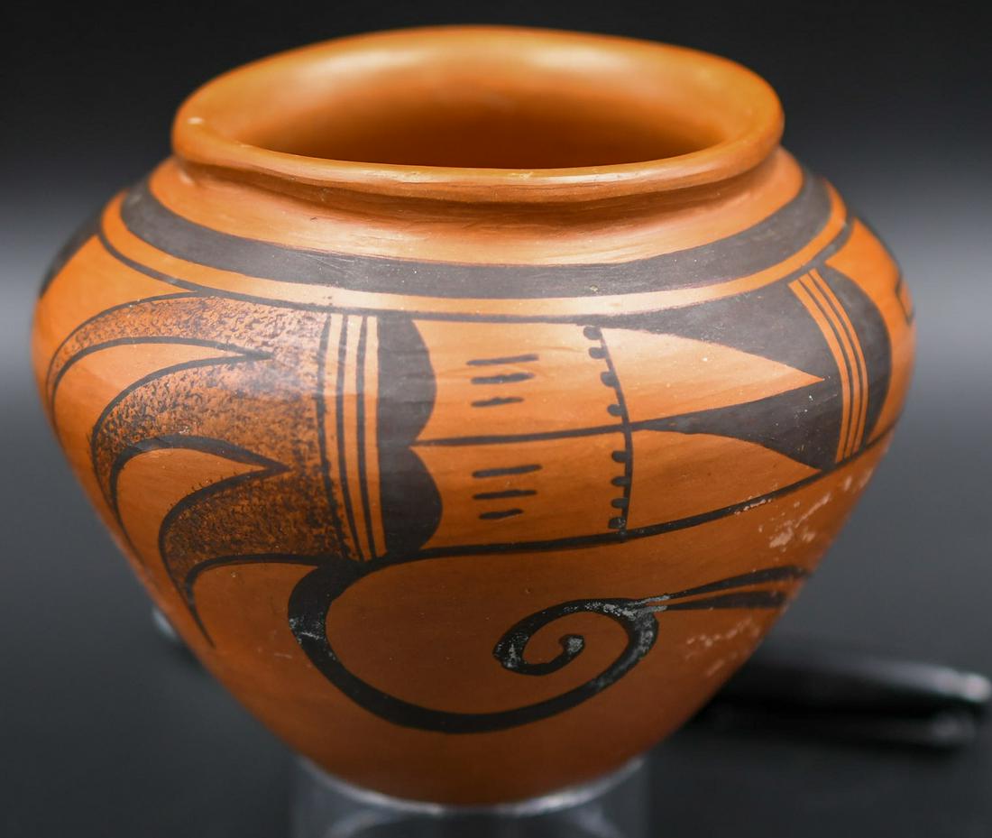 Eagle tail red Hopi Jar Paqua Naha (Frog with toes) (1 of 6)