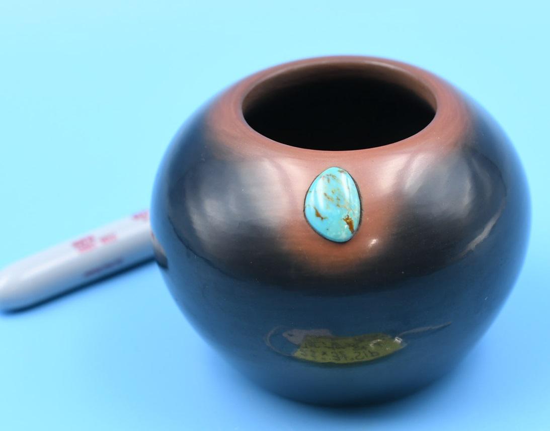 San Ildefonso pottery, Tan edge Black Bowl with inlaid Turquoise, Tse Pe and Candace (1 of 6)