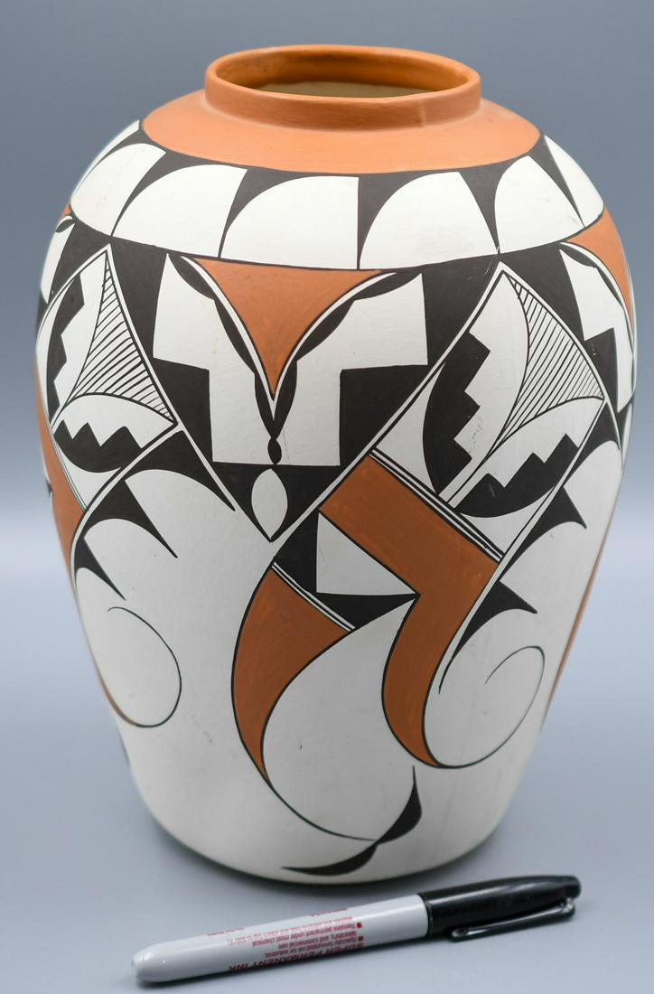 Isleta Polychrome Jar, Dora Jojola (1 of 8)