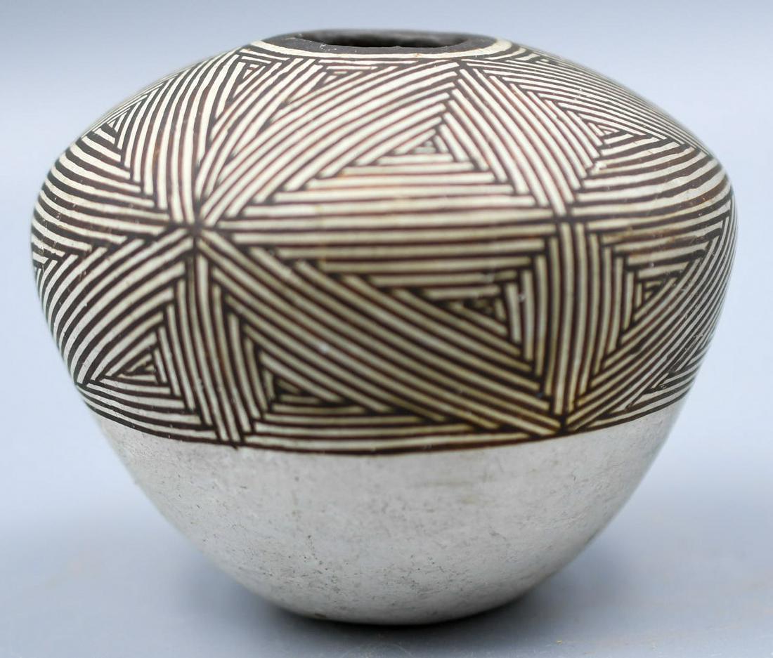 Acoma Fine-Line Seedpot, Marie Z. Chino: 2-3/4 inches tall with 3 inch diameter. Hand coiled