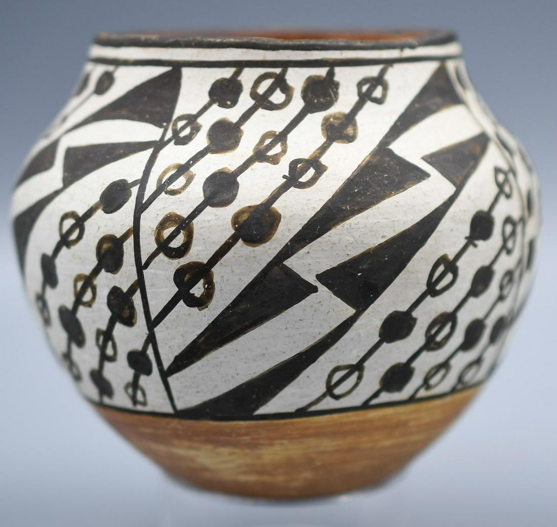 Acoma, Black, White, Brown Jar, L. Concho (1 of 5)