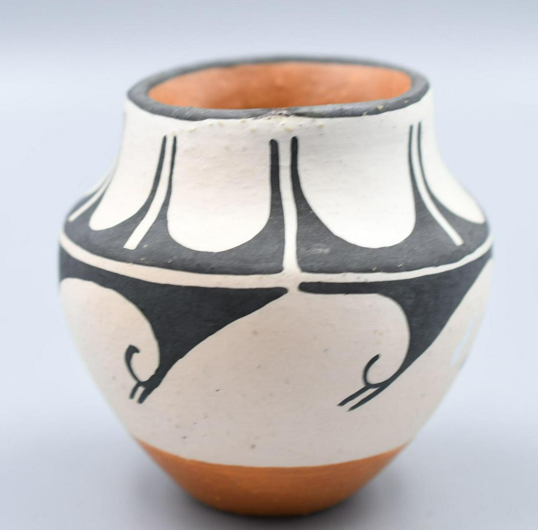 Santo Domingo Pueblo, Jar with Waves, Robert Tenorio (1 of 7)